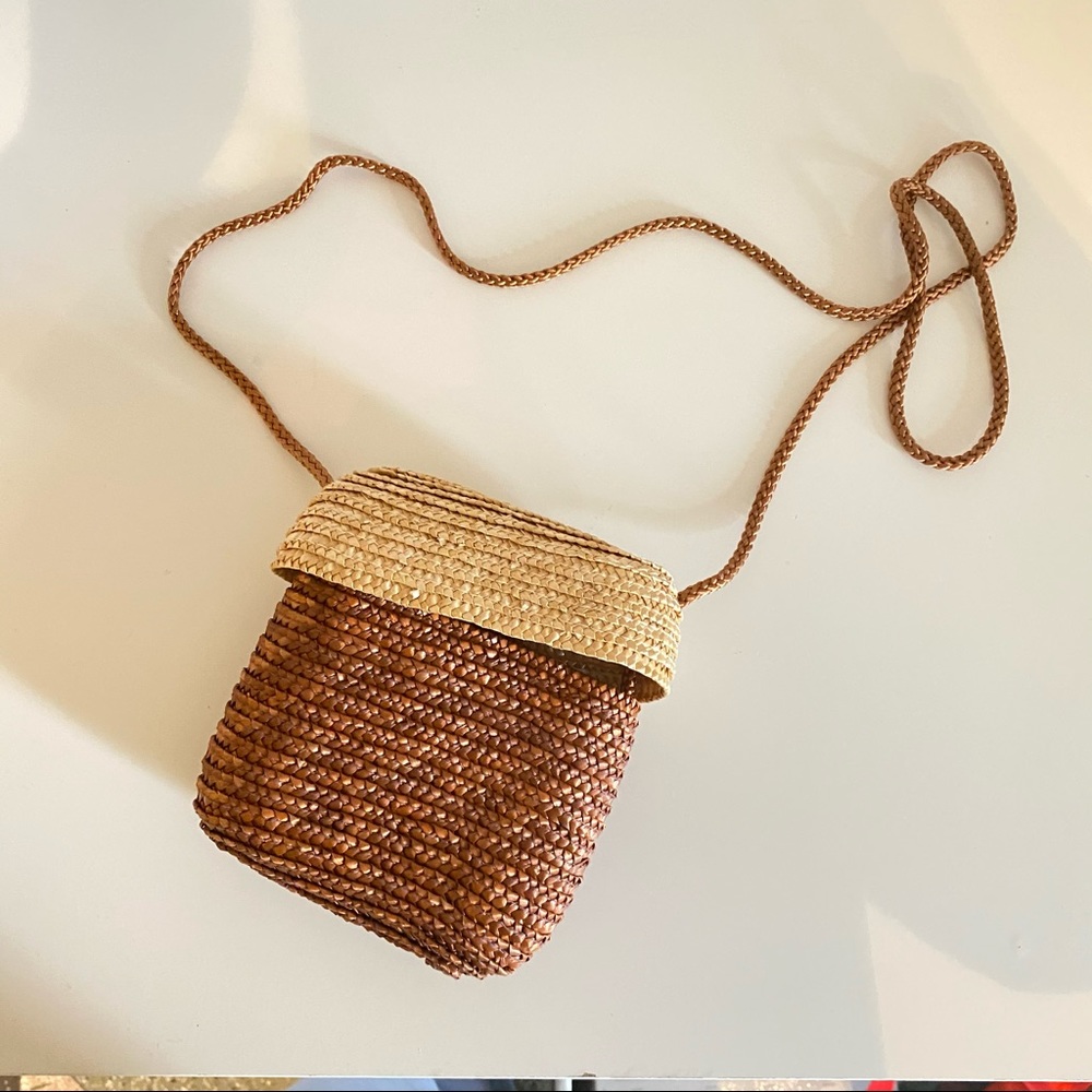 Woven straw shoulder bag